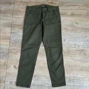 Old Navy Women's Ankle/Cropped Pants size 0 in Olive Green